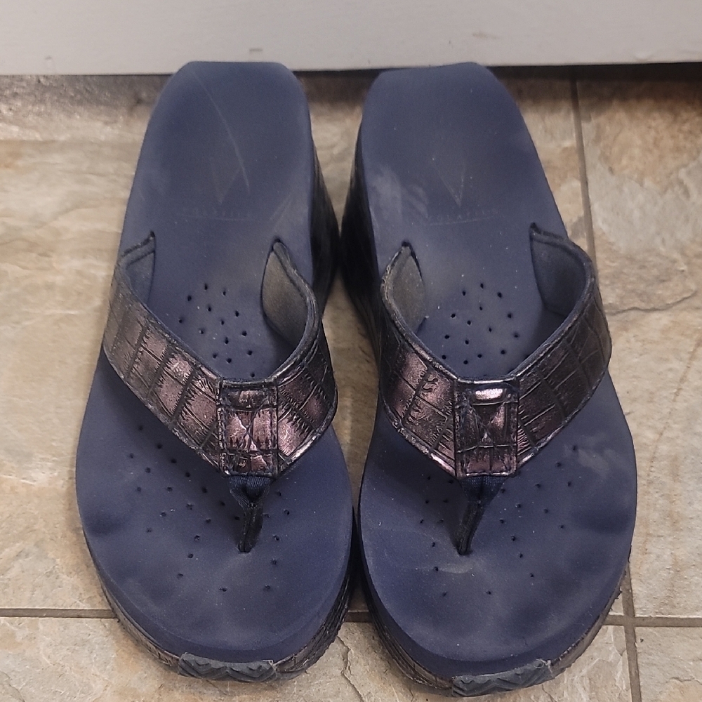 Volatile Metallic Black Sandals
